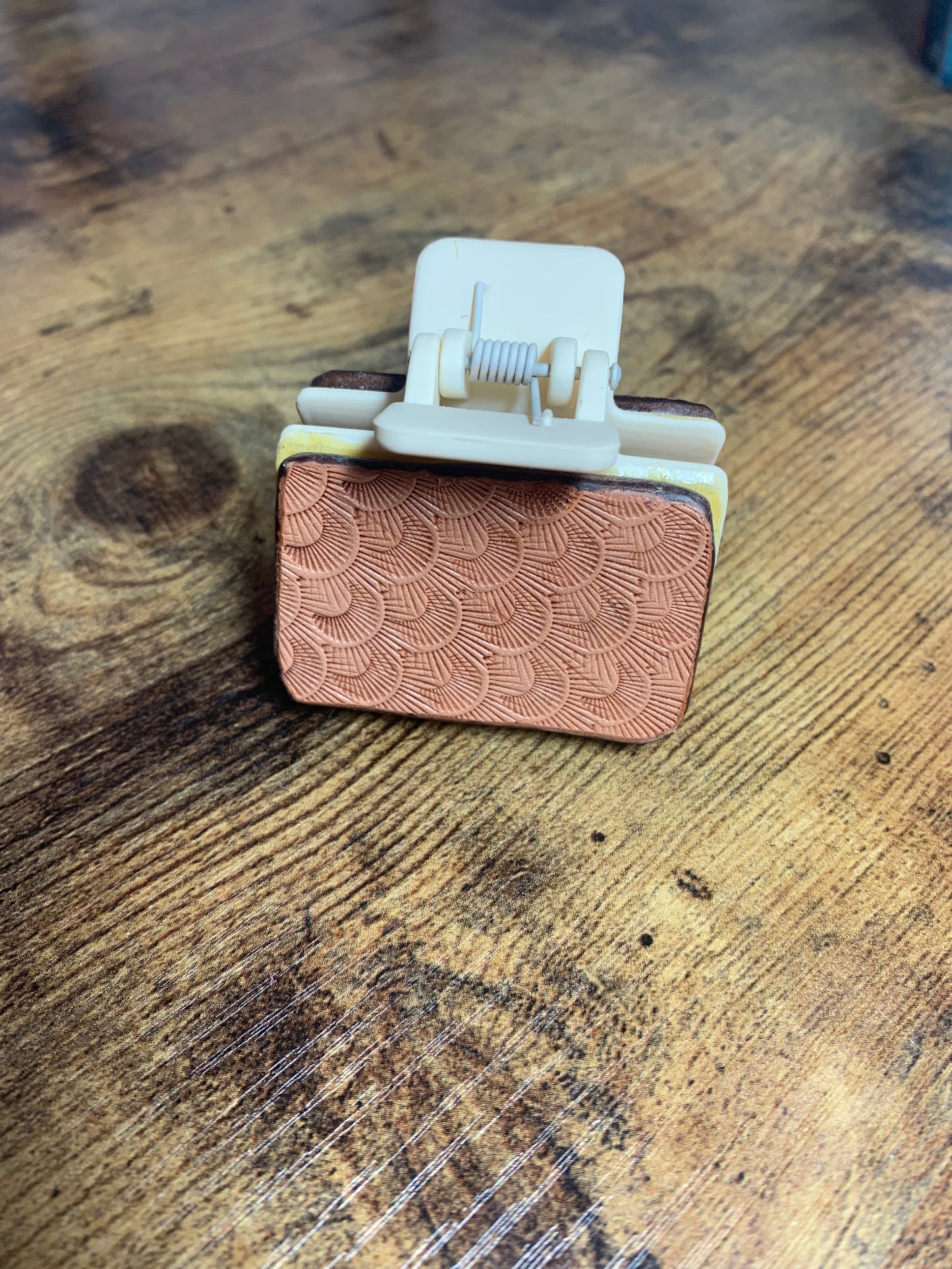 Scale Pattern Clip - 2 inch